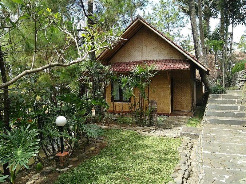 Bukit Alamanda Resort Garut Exterior foto